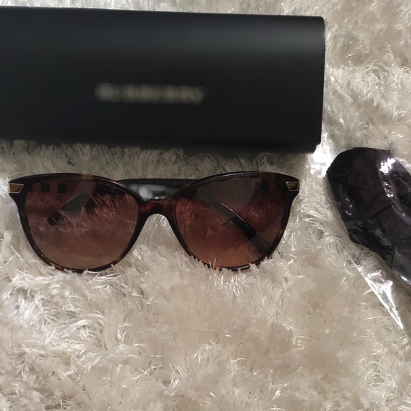 Burberry butterfly sunglasses - Picture 6 of 6